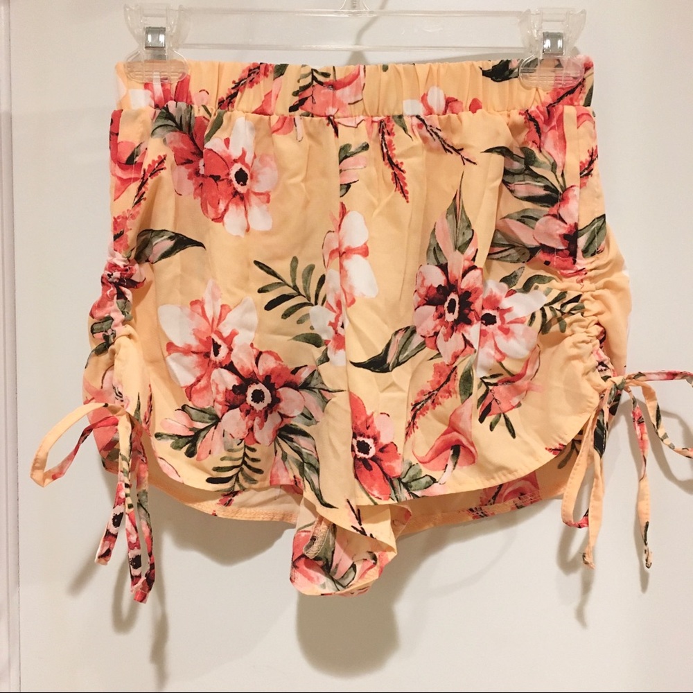 ⭐️ NWT LF Love Tropical Floral Print Cinched Tie Shorts Orange S